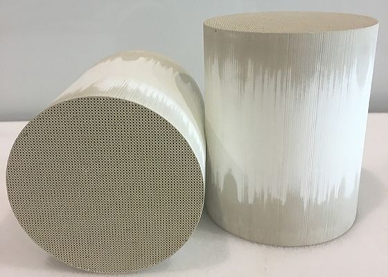 kaufen High Catalyst Loading Three Way Catalytic Converter for IX35 Car Model with 300-800°C Temperature Range Online-Herstellung