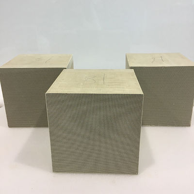 kaufen Hölzerner Ofen-Kriteriums-Endstück-Gas-Katalysator OC-Katalysator 46 CPSI Online-Herstellung