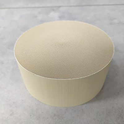 kaufen High Catalyst Loading 3 Way Catalytic Converter with Up To 99% Efficiency and 300-800°C Temperature Range Online-Herstellung